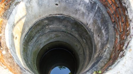 Quyuya düşən şəxs belə xilas olundu – FOTO