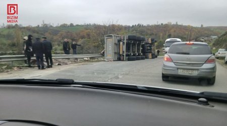Qubada yük avtomobili aşdı – FOTO