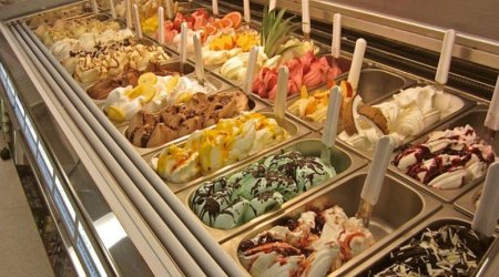 Dondurma hazırlamaq üçün lazım olan yarım ton yarımfabrikat MƏHV EDİLDİ - FOTO/VİDEO