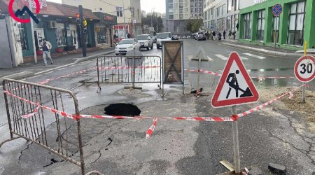 Badamdarda yol çökdü – FOTO/VİDEO