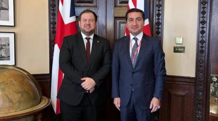 Hikmət Hacıyev Böyük Britaniyanın dövlət naziri ilə görüşdü – FOTO