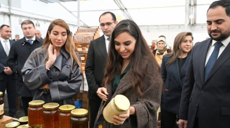 Leyla Əliyeva və Arzu Əliyeva arıçılıq məhsullarının sərgi-satış YARMARKASINDA - FOTO
