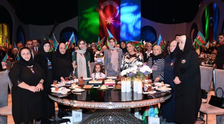 Şəhid analarının iştirakı ilə Zəfər Gününə həsr olunmuş tədbir keçirildi - FOTO