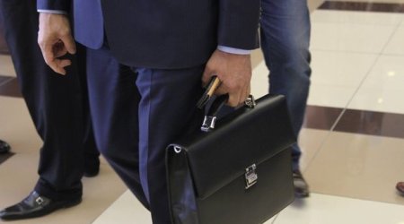 Rüşvət alan məktəb direktoru ilə bağlı qərar verildi