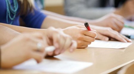 11 nəfərin üzərinə xüsusi cihaz yerləşdirib - Qəbul imtahanına keçiriblər