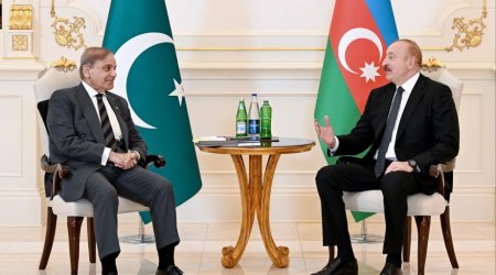 İlham Əliyevin Pakistanın Baş naziri ilə MƏHDUD TƏRKİBDƏ görüşü olub - FOTO/VİDEO
