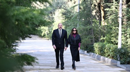 Prezident və birinci xanım Heydər Əliyevin məzarını ziyarət etdilər – FOTO/VİDEO