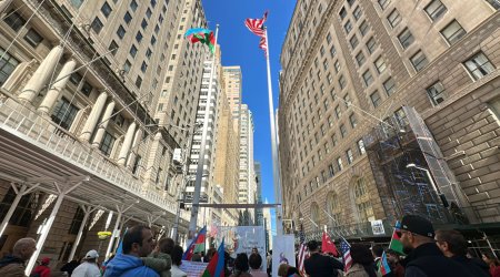 Nyu-Yorkun məşhur parkında Azərbaycanın Dövlət Bayrağı ucaldıldı - FOTO