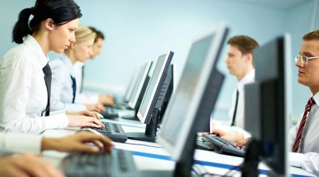 Azərbaycanda ən çox tələb olunan peşələr və maaşları – SİYAHI/FOTO