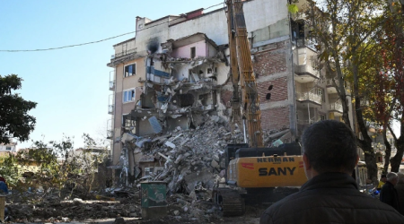 Türkiyədə səhər saatlarında silsilə zəlzələlər oldu