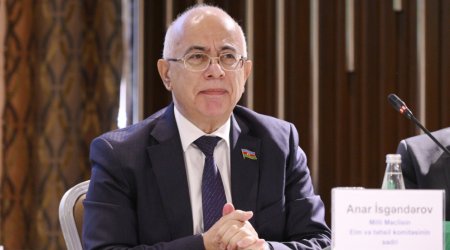 “Diplom alan minlərlə müəllim şəkilçi ilə bağlayıcını bir-birindən ayıra bilmir” – Anar İskəndərov