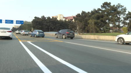 Yeni çəkilən avtobus zolağı yolda daha xaotik vəziyyət yaradıb - Sürücülər narazıdır – VİDEO