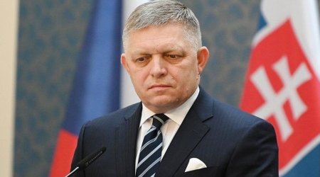 Məktəblilər Ukraynaya yardımı tənqid etdiyinə görə Fitsonun keçirdiyi iclası tərk etdilər - VİDEO