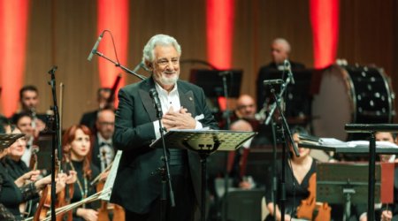 Dominqo “Küçələrə su səpmişəm” oxudu – VİDEO