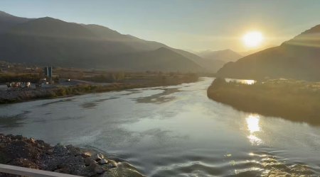 Hikmət Hacıyev Araz çayı üzərindəki Ağbənd–Kəlalə körpüsündən paylaşım etdi - VİDEO