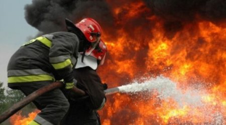 Bakıda yataqxanada yanğın: 9 nəfər təxliyə edildi - VİDEO