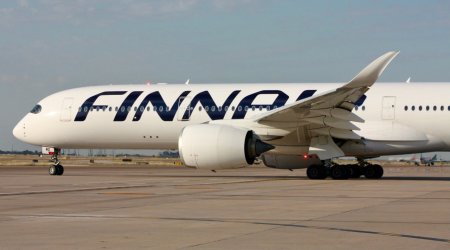 Banqkoka uçan təyyarə Bakıda məcburi ENİŞ ETDİ