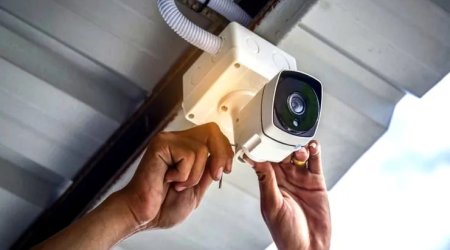 Müharibə iştirakçısı kəndə quraşdırılan kameraları qırdı