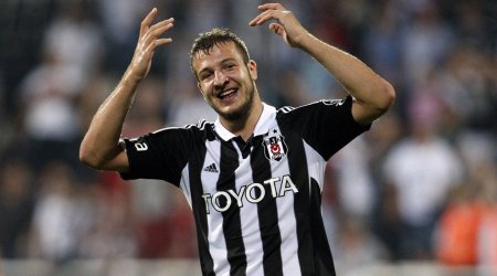 Türkiyəli məşhur futbolçu AXTARIŞA VERİLDİ