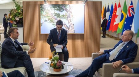 Ərdoğan Makronla Ukraynadakı vəziyyəti müzakirə etdi - FOTO