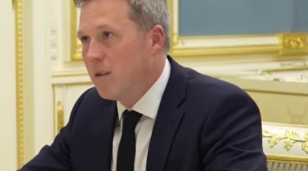 ABŞ naziri Əbu-Dabidə ruslarla görüş keçirir