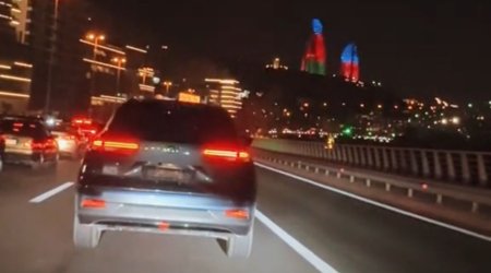 Bakıda nömrəsiz avtomobil idarə edən qazi SAXLANILDI