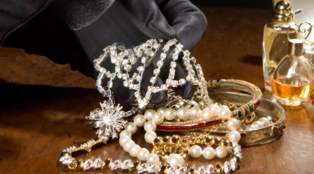 Bakıda dayə çalışdığı evdən 60 minlik qızıl OĞURLADI – FOTO/VİDEO