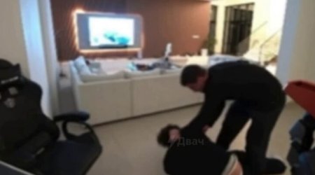 Azərbaycanlı bloqer canlı yayım zamanı döyüldü - VİDEO