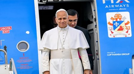 Roma Papası vətəninə qayıda bilmədi - Təyyarədə nasazlıq…