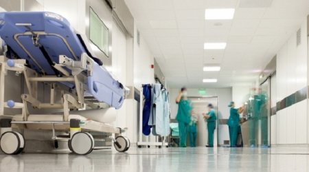 Gəncədə iki nəfər küçədə bıçaqlandı