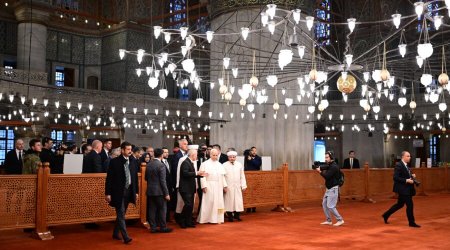 Papanın Sultan Əhməd məscidindəki hərəkəti gündəm oldu – VİDEO