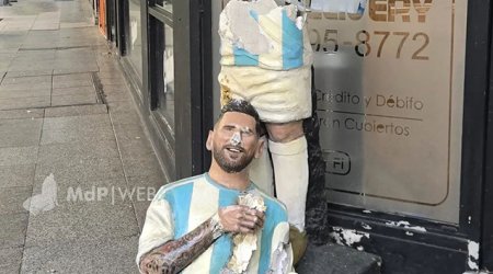 Messinin heykəlini ikiyə böldülər – FOTO