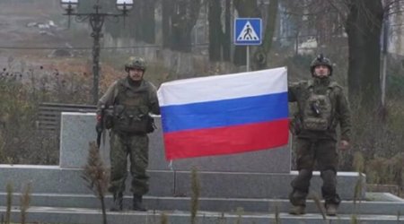 Ukraynanın bu şəhərində Rusiya bayrağı qaldırıldı – VİDEO