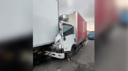 Bakıda iki yük maşını toqquşdu – VİDEO