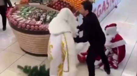 Bakıda supermarketdə Şaxta babalar arasında dava – ANBAAN VİDEO