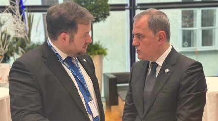 Ceyhun Bayramov Britaniyanın dövlət naziri ilə GÖRÜŞDÜ - Nələr müzakirə edildi?