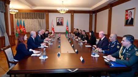 Azərbaycan və Böyük Britaniya arasında hərbi əməkdaşlıq məsələləri müzakirə edildi - FOTO/VİDEO