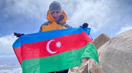Elmira Aslanova Antarktidanın ən yüksək zirvəsini FƏTH ETDİ - FOTO