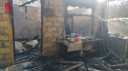Kürdəmirdə ev yanaraq külə döndü – FOTO