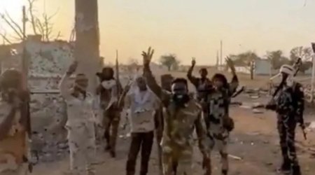 Silahlılar uşaq bağçası və xəstəxanaya zərbə endirdi: 116 ölü var