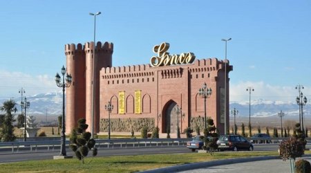 Gəncədə ər küçədə arvadını bıçaqladı