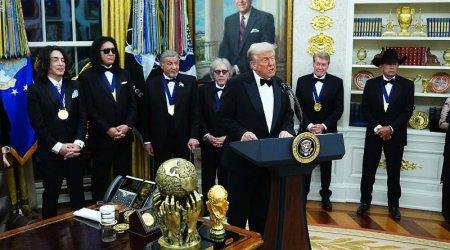 Trampa təqdim olunan heykəlciyin müəllifi: “Biz sübut etdik ki, Azərbaycan xalqı sülhpərvərdir” - FOTO