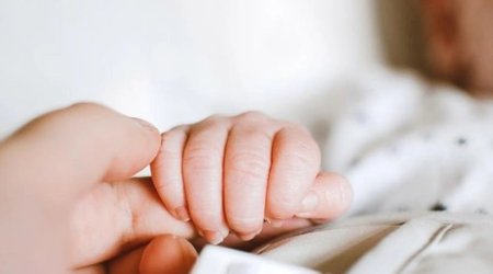 Sumqayıtda 7 aylıq körpə qızdırmadan öldü