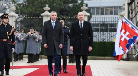 İlham Əliyevin Bratislavada rəsmi qarşılanma mərasimi oldu - FOTO