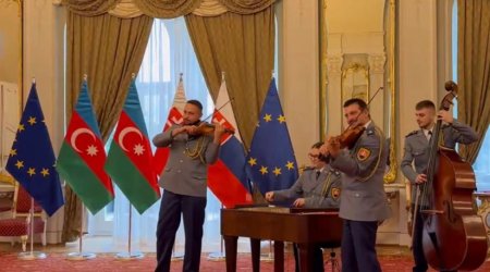 İlham Əliyevlə Robert Fitsonun görüşündə "Qurban olum Azərbaycan" mahnısı İFA EDİLDİ – VİDEO