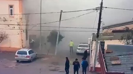 Bakıda yanğın zamanı çarəsiz qalan qadın belə xilas edildi - ANBAAN VİDEO