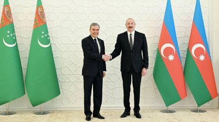 Azərbaycan lideri Qurbanqulu Berdiməhəmmədovu TƏBRİK ETDİ