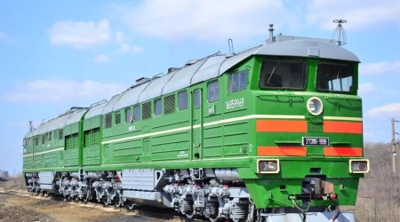 Bakıda teplovoz avtomobili vurdu