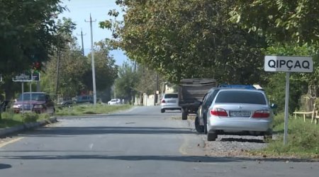 Qaxda maşın aşdı, 2 nəfər xəsarət aldı