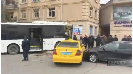 Naxçıvanda zəncirvari QƏZA: Avtobus dörd avtomobilə çırpıldı – FOTO/VİDEO
